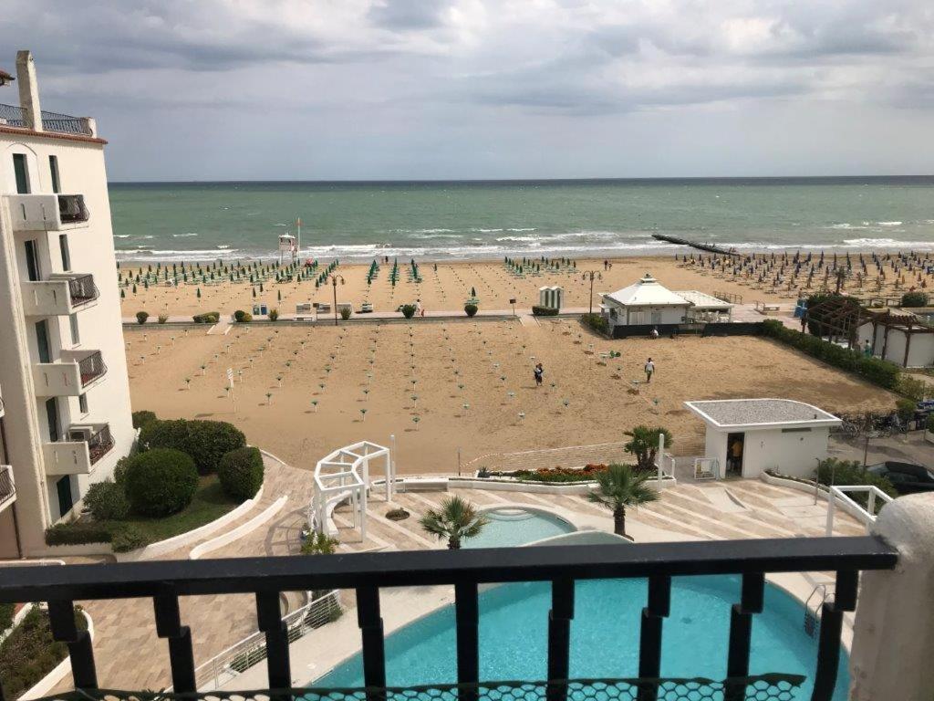 Residence El Palmar Da Colla Лідо-ді-Єзоло Екстер'єр фото
